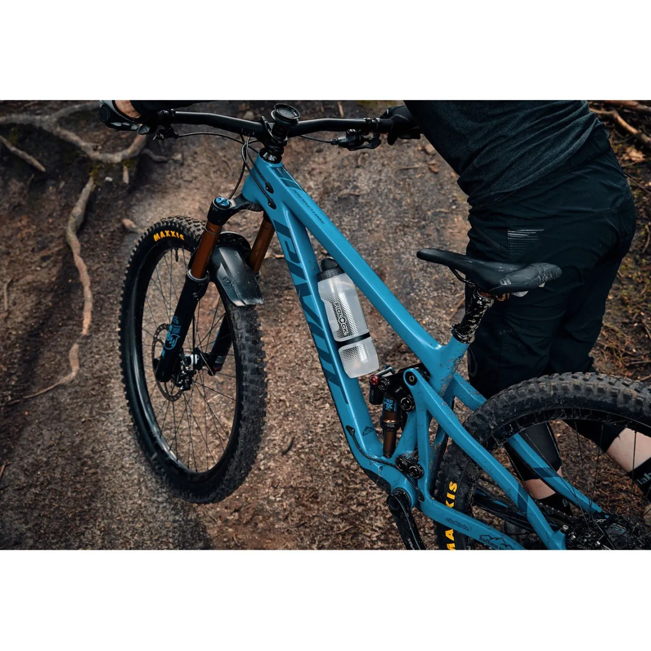 Fidlock Twist 800 27oz Water Bottle with Bike Base- Water Bottles & Cages