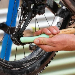 mountainFLOW eco-wax Bamboo Drivetrain Cleaning Brush- Cleaning Supplies