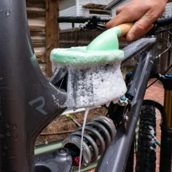 mountainFLOW eco-wax Bamboo Frame Cleaning Brush- Cleaning Supplies